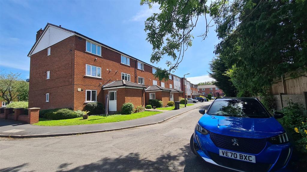 Gillbent Road, CHEADLE HULME 2 bed £1,100 pcm (£254 pw)