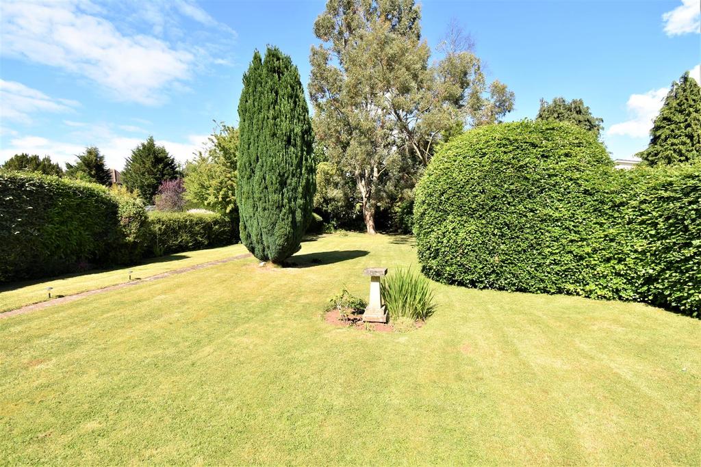 Grove Avenue, Coombe Dingle 3 bed detached house £745,000
