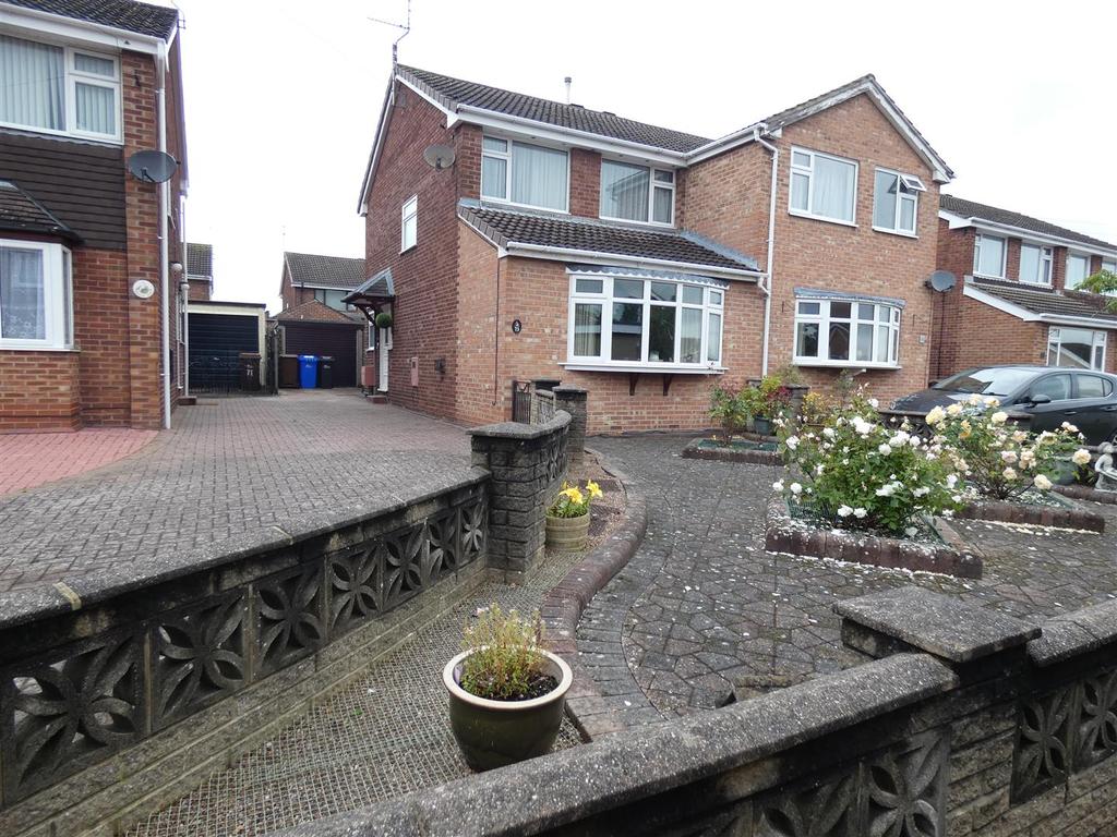 Fairham Road, Stretton, BurtonOnTrent 3 bed semidetached house £