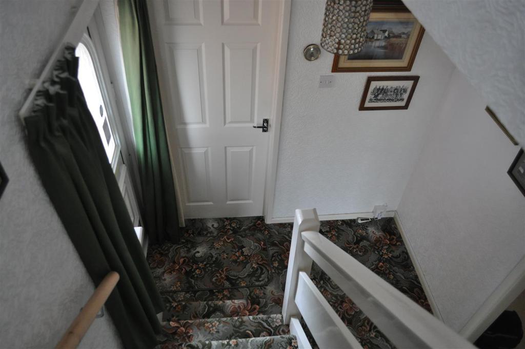 Fairham Road, Stretton, BurtonOnTrent 3 bed semidetached house £