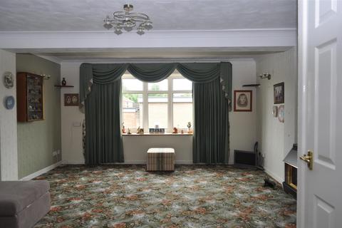 73 Fairham Road, Stretton, Burton-on-trent, DE13 0BS