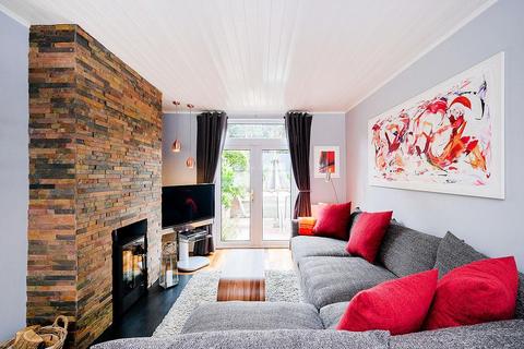 3 bedroom semi-detached house for sale - Brindwood Road, London