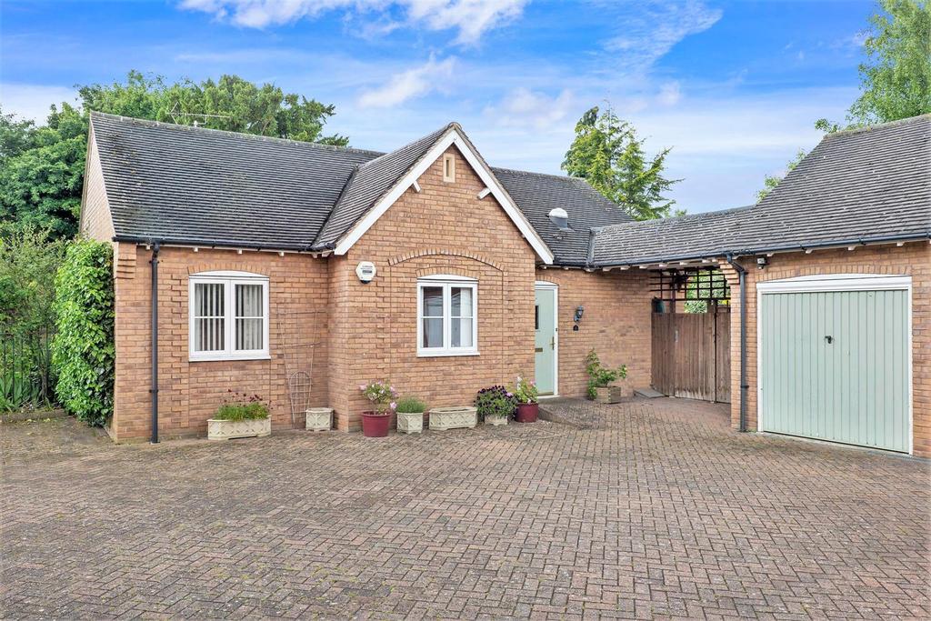 Ashgrove, ShipstonOnStour, Warwickshire 3 bed bungalow for sale £