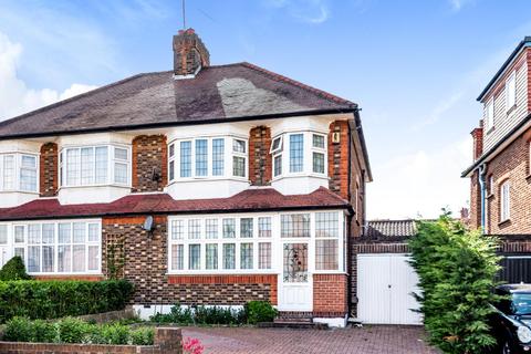 11 Chanctonbury Way, London, N12 7JB
