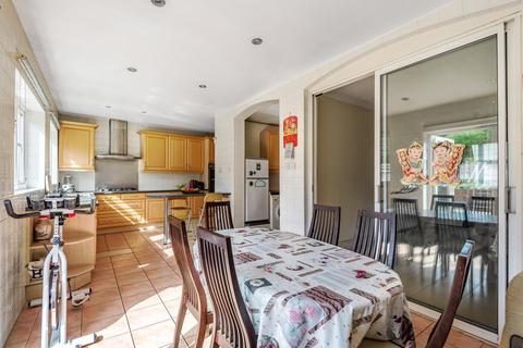 11 Chanctonbury Way, London, N12 7JB