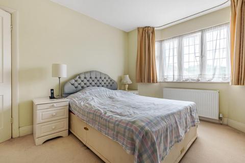 11 Chanctonbury Way, London, N12 7JB