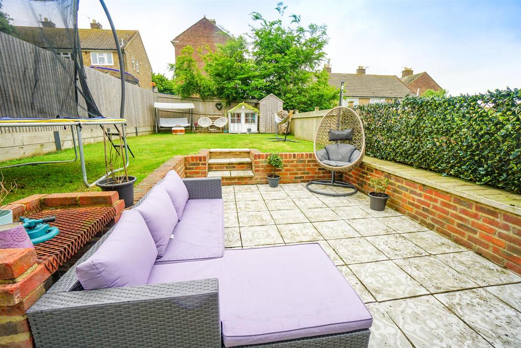 Upper Broomgrove Road, Hastings 2 bed semidetached house £295,000