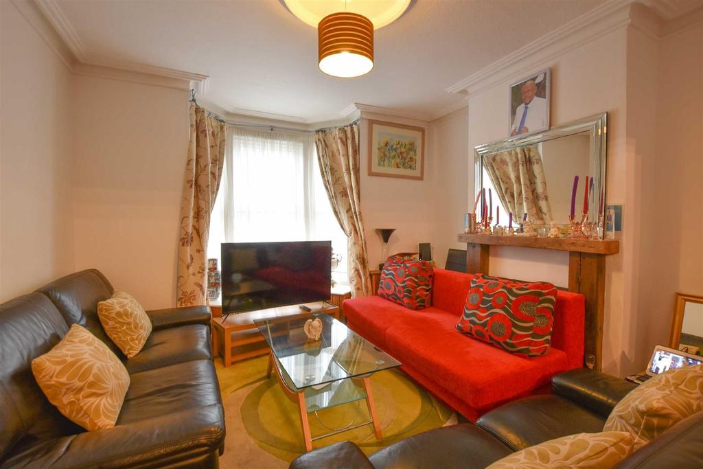 Knox Road, Wellingborough 2 bed terraced house £175,000