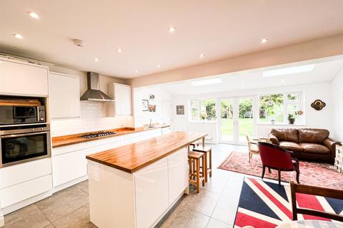 14 Watermead Road, London, SE6 3DQ