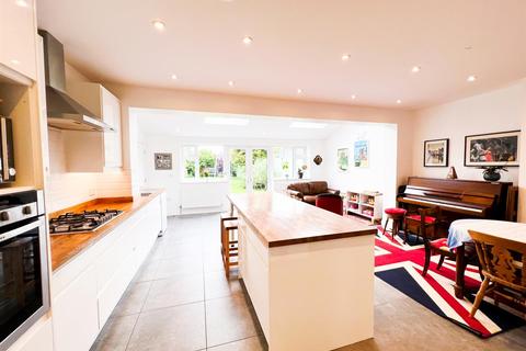 14 Watermead Road, London, SE6 3DQ