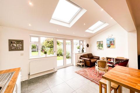 14 Watermead Road, London, SE6 3DQ