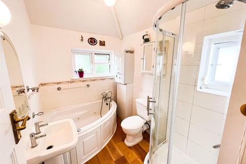 14 Watermead Road, London, SE6 3DQ