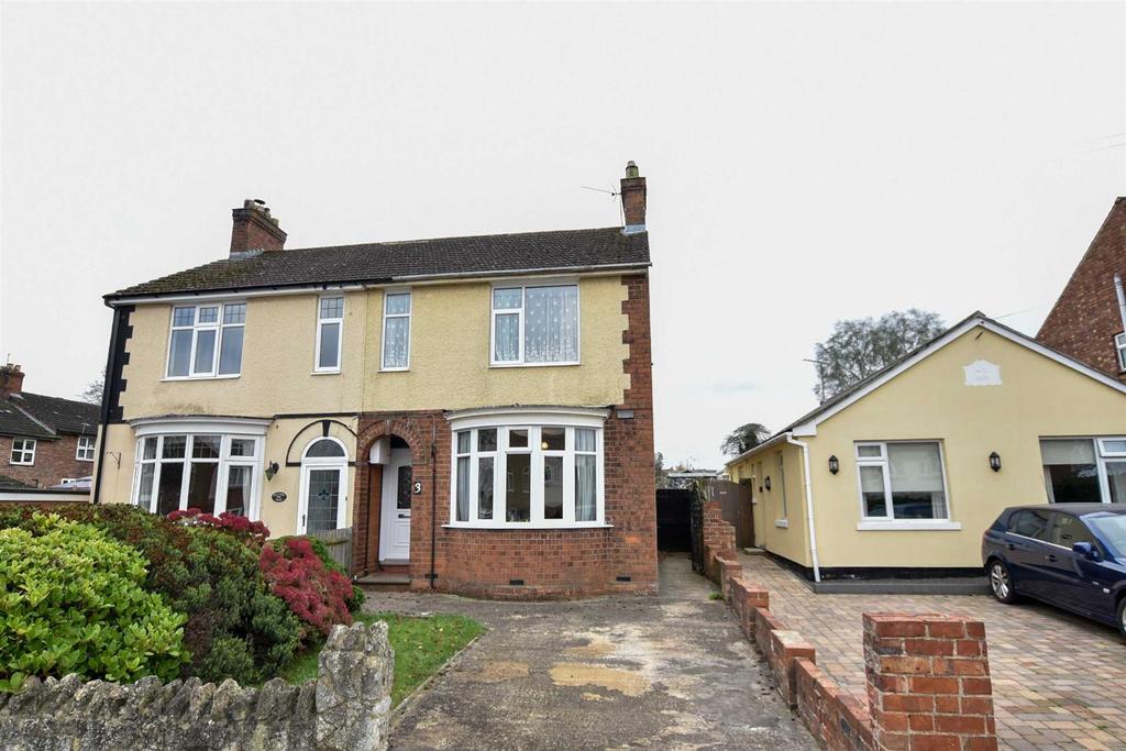 Hillside Road, Wellingborough 3 bed semidetached house £219,950