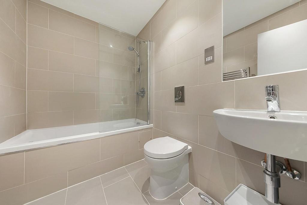 Bathroom (1).jpg