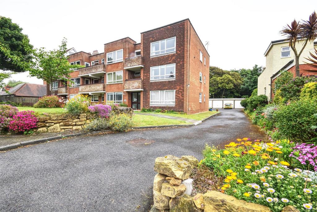 Boscobel Road, St. LeonardsOnSea 2 bed flat for sale £230,000