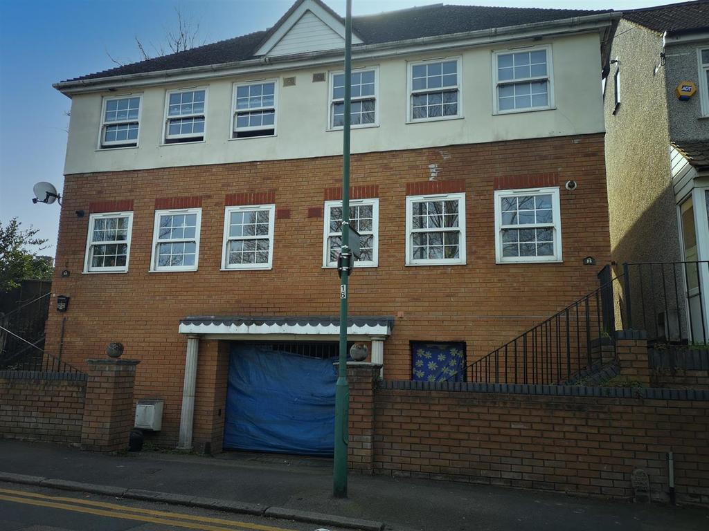 Guy Road, Wallington 3 bed house £1,400 pcm (£323 pw)