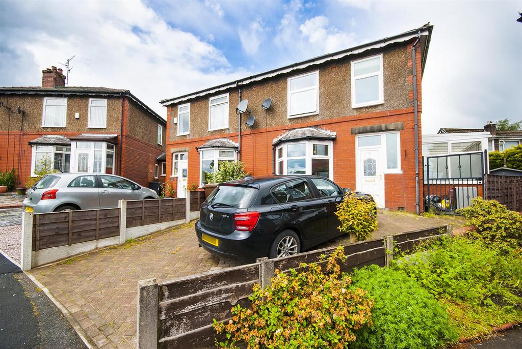Hilda Avenue, Tottington, Bury 3 bed semidetached house £260,000