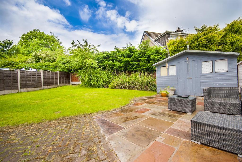 Hilda Avenue, Tottington, Bury 3 bed semidetached house £260,000