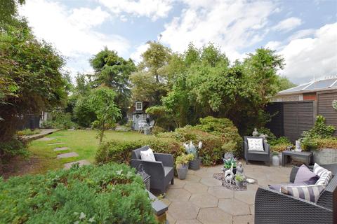 1 Berkeley Close, Abbots Langley, WD5 0XA