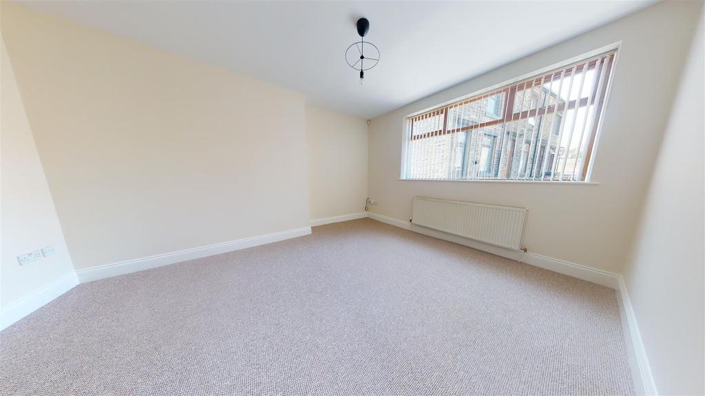 West Street, Shelf, Halifax 2 bed end of terrace house £600 pcm (£138 pw)