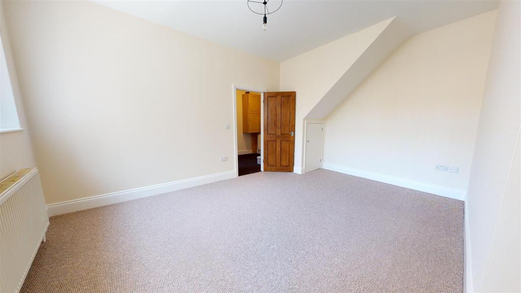 West Street, Shelf, Halifax 2 bed end of terrace house £600 pcm (£138 pw)