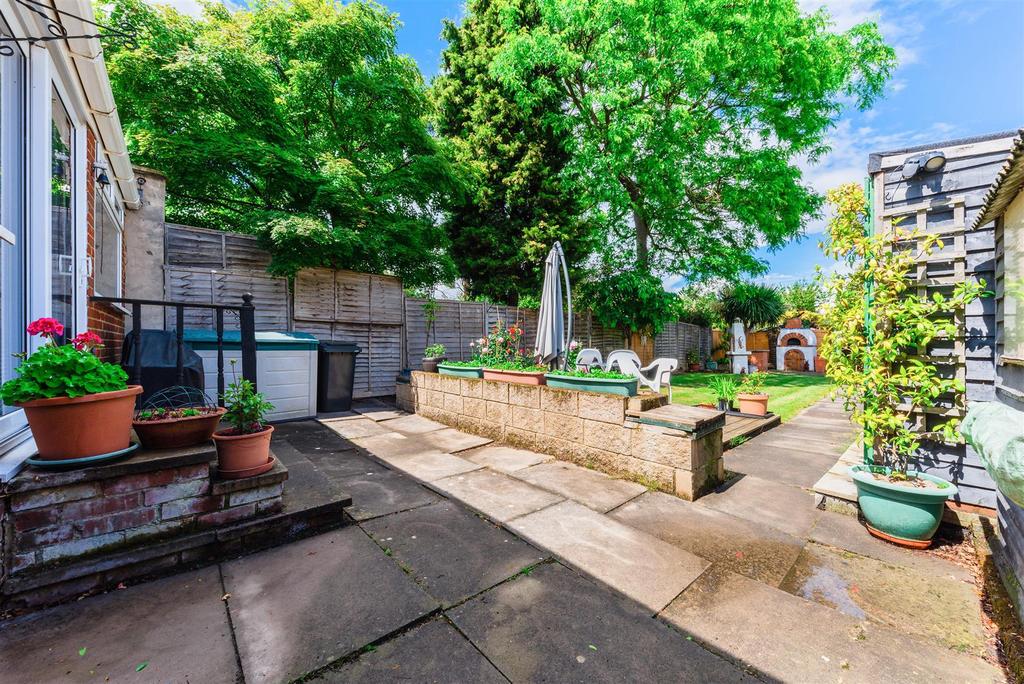 Beverley Way, West Wimbledon, SW20 4 bed house £855,000