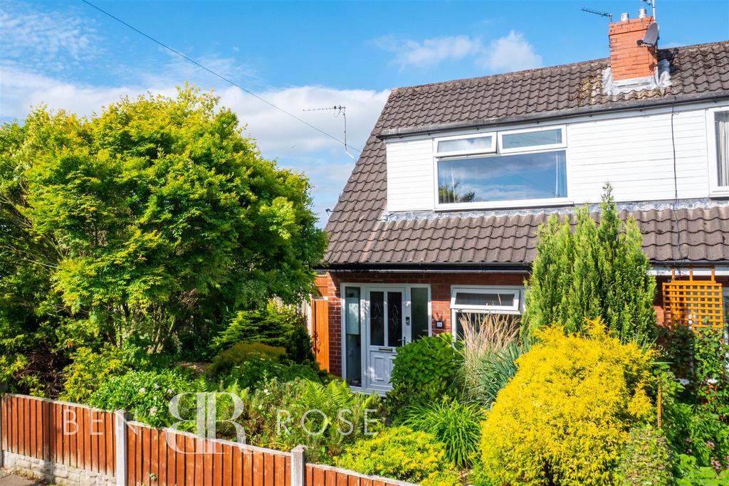 Broadfield Drive, Leyland 2 bed semidetached house £150,000