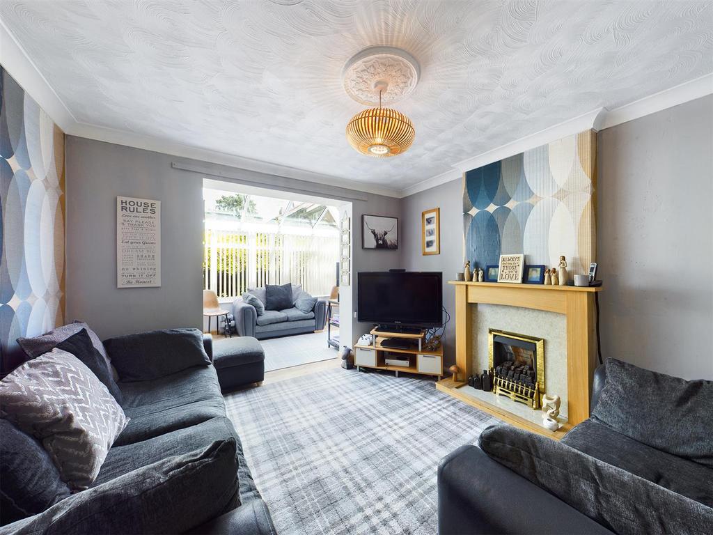 Westway, Eastfield, Scarborough 3 bed semidetached house £170,000