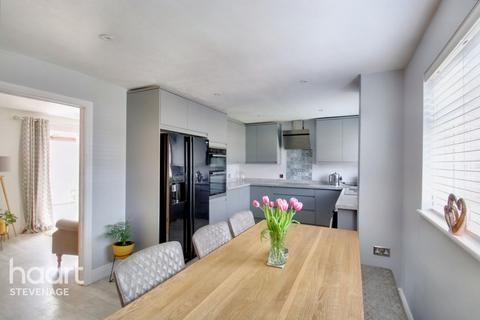 49 Brixham Close, Stevenage, SG1 2RZ