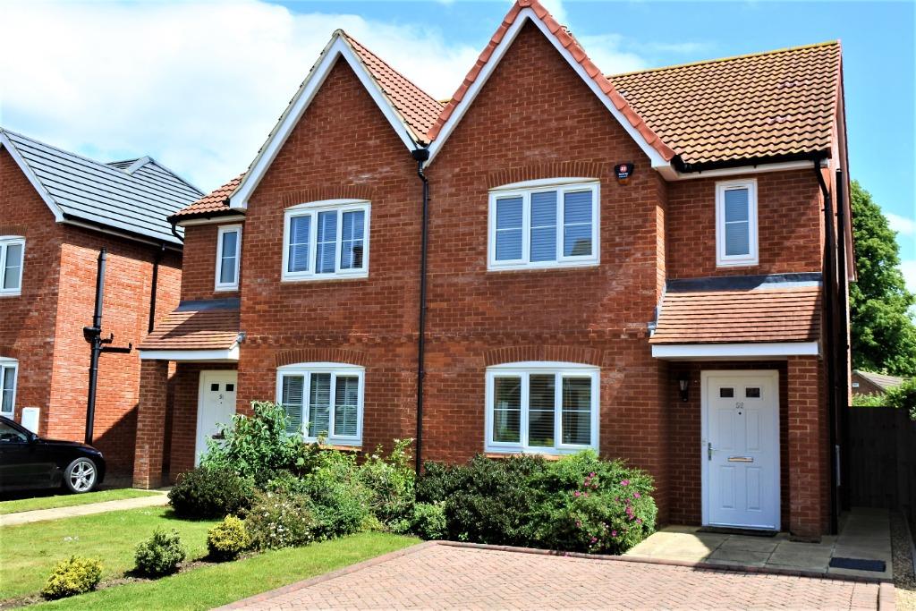 Garden Close, Grantham, NG31 3 bed semidetached house £250,000