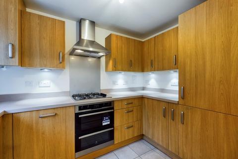 4 bedroom terraced house to rent, Divot Way, Limes Park, Basingstoke, RG24
