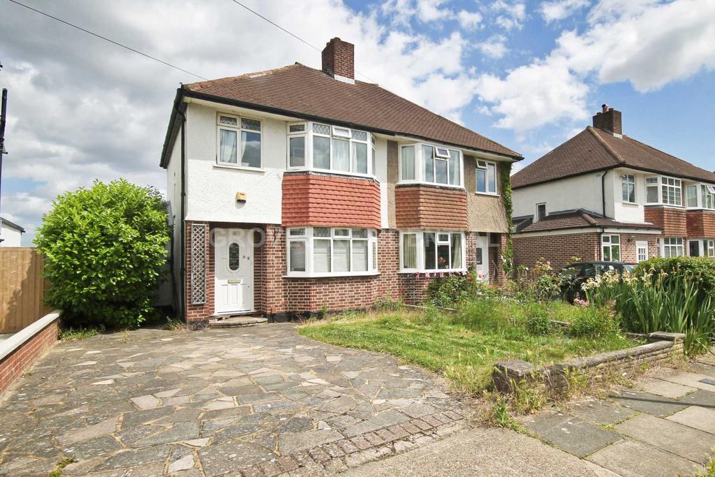 Ancaster Crescent, New Malden 3 bed semidetached house £2,500 pcm (£577 pw)