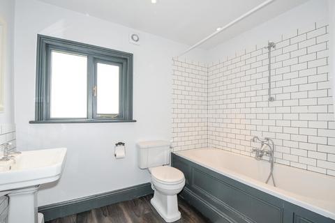 190 Adelaide Avenue, London, SE4 1JN