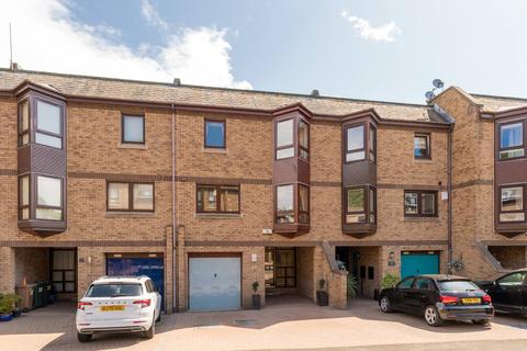 40 Beechmount Park, Edinburgh, EH12 5YT