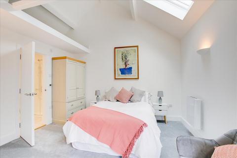 3 Locarno Road, London, W3 6RG