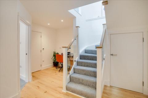 3 Locarno Road, London, W3 6RG