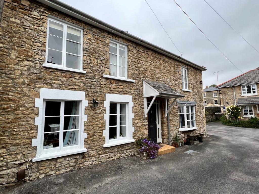 Seavale Mews, Seavale Road, Clevedon... 2 bed cottage £925 pcm (£213 pw)