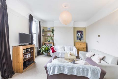 3 bedroom maisonette to rent, Beatrice Road, Finsbury Park, N4