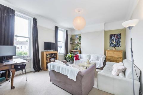 3 bedroom maisonette to rent, Beatrice Road, Finsbury Park, N4