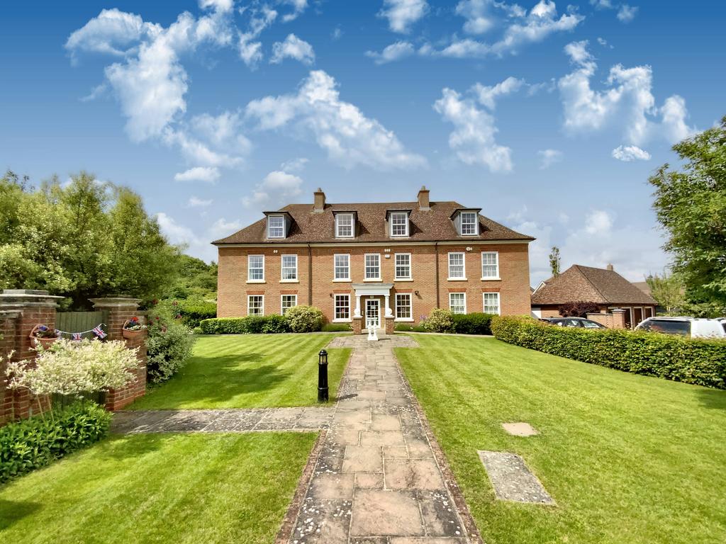 Bancroft Lane, Kings Hill ME19 2 bed apartment £1,600 pcm (£369 pw)