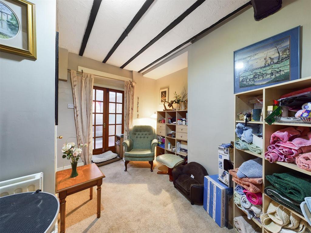 Bedroom 8/Study