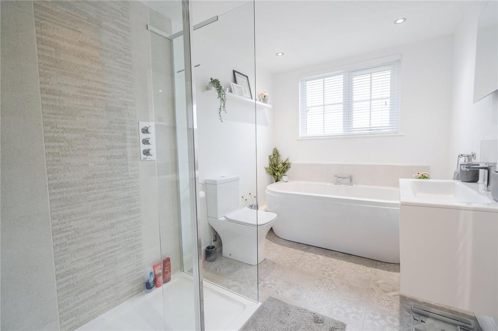 En-Suite Bathroom