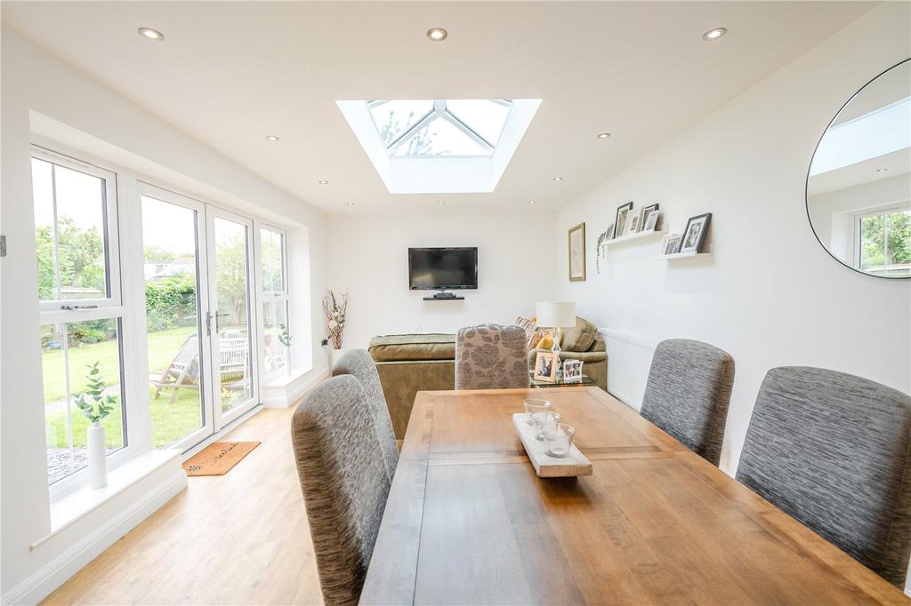 Sitting/Dining Area