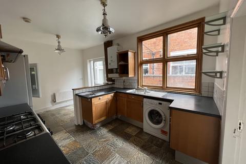 5 bedroom terraced house to rent - Leicester , LE3