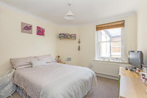 3 bedroom apartment to rent, Rushcroft Road, London SW2