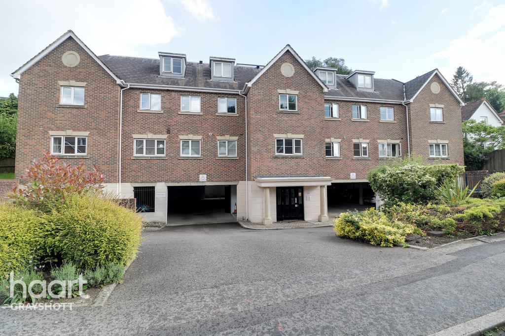 Kings Road, Haslemere 2 bed apartment £280,000