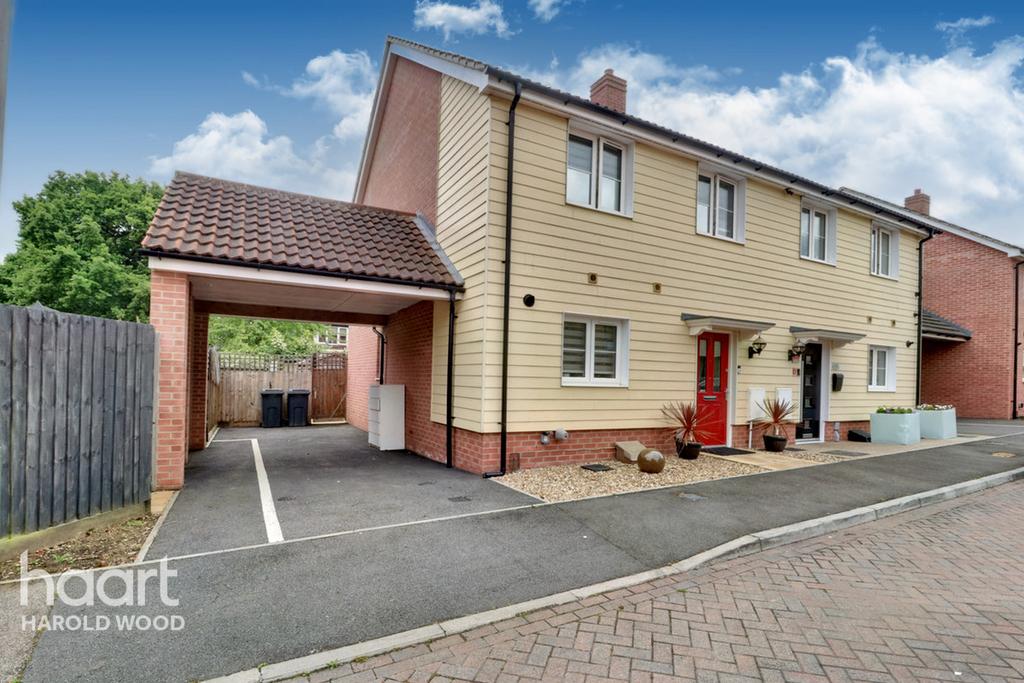 Small Heath Avenue, Romford 3 bed semidetached house £425,000