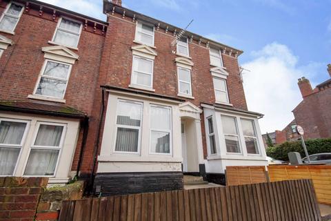 6 bedroom terraced house to rent, Hucknall Road Carrington