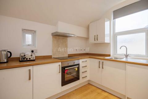 6 bedroom terraced house to rent, Hucknall Road Carrington