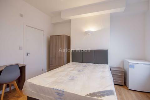 6 bedroom terraced house to rent, Hucknall Road Carrington